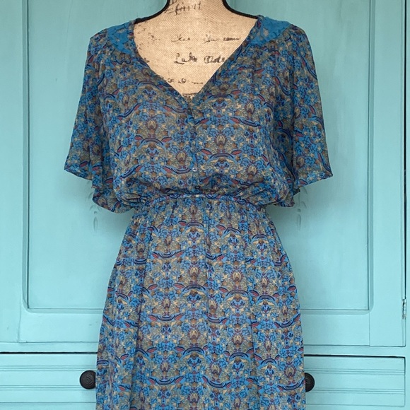 Xhilaration Blue Print Dress. Lace Detail at neck and back. Medium - Picture 4 of 8